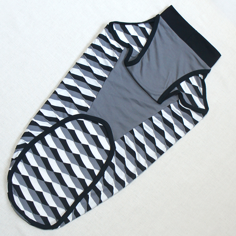 モノトーン柄デザイン袖なしウェア（サルーキ・ウィペットサイズ）【tm1250802】